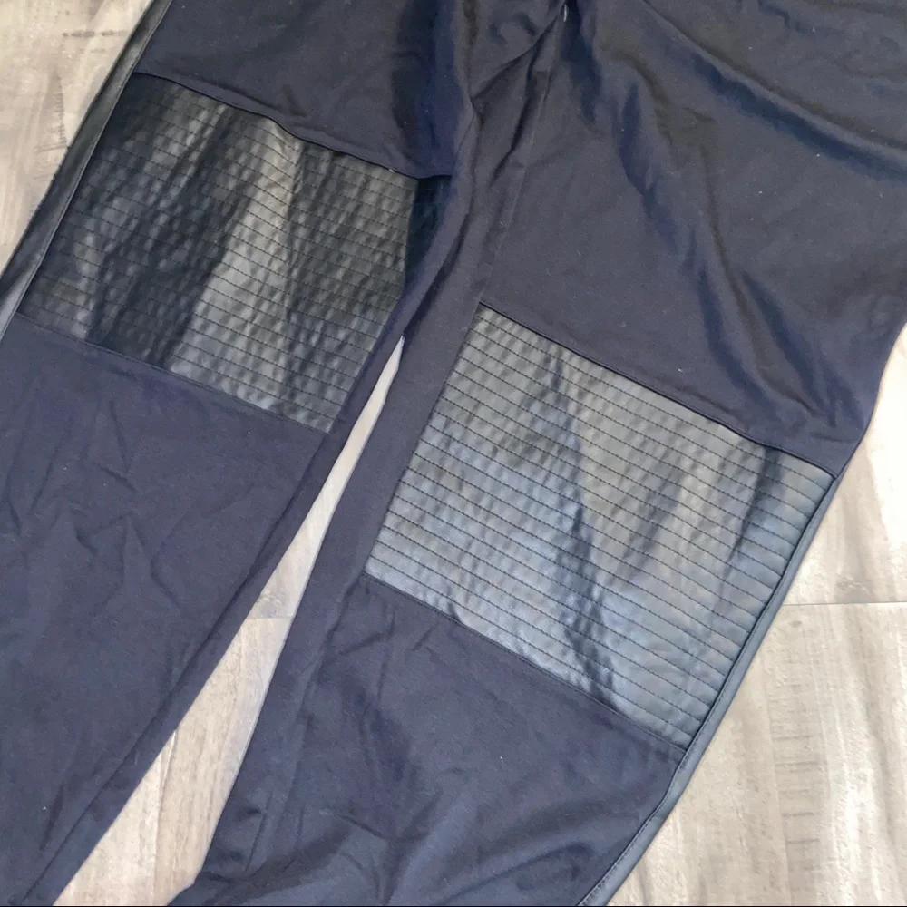 Forever 21 black leggings